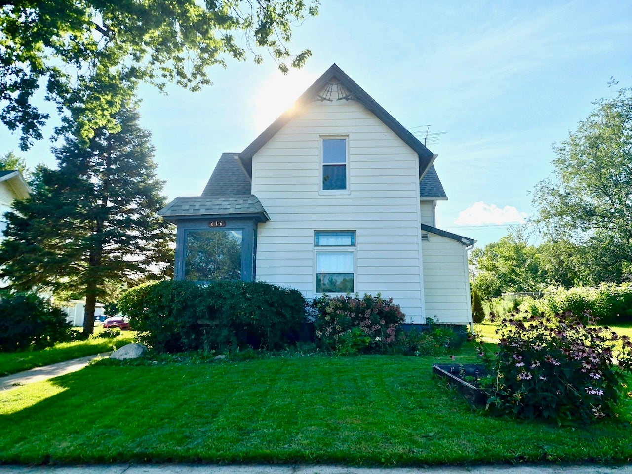 616 N Pleasant Street — photo