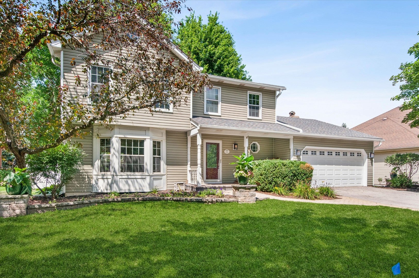 1527 Abbotsford Drive — photo
