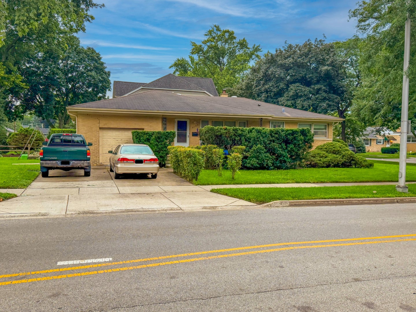2105 E Kensington Road — photo