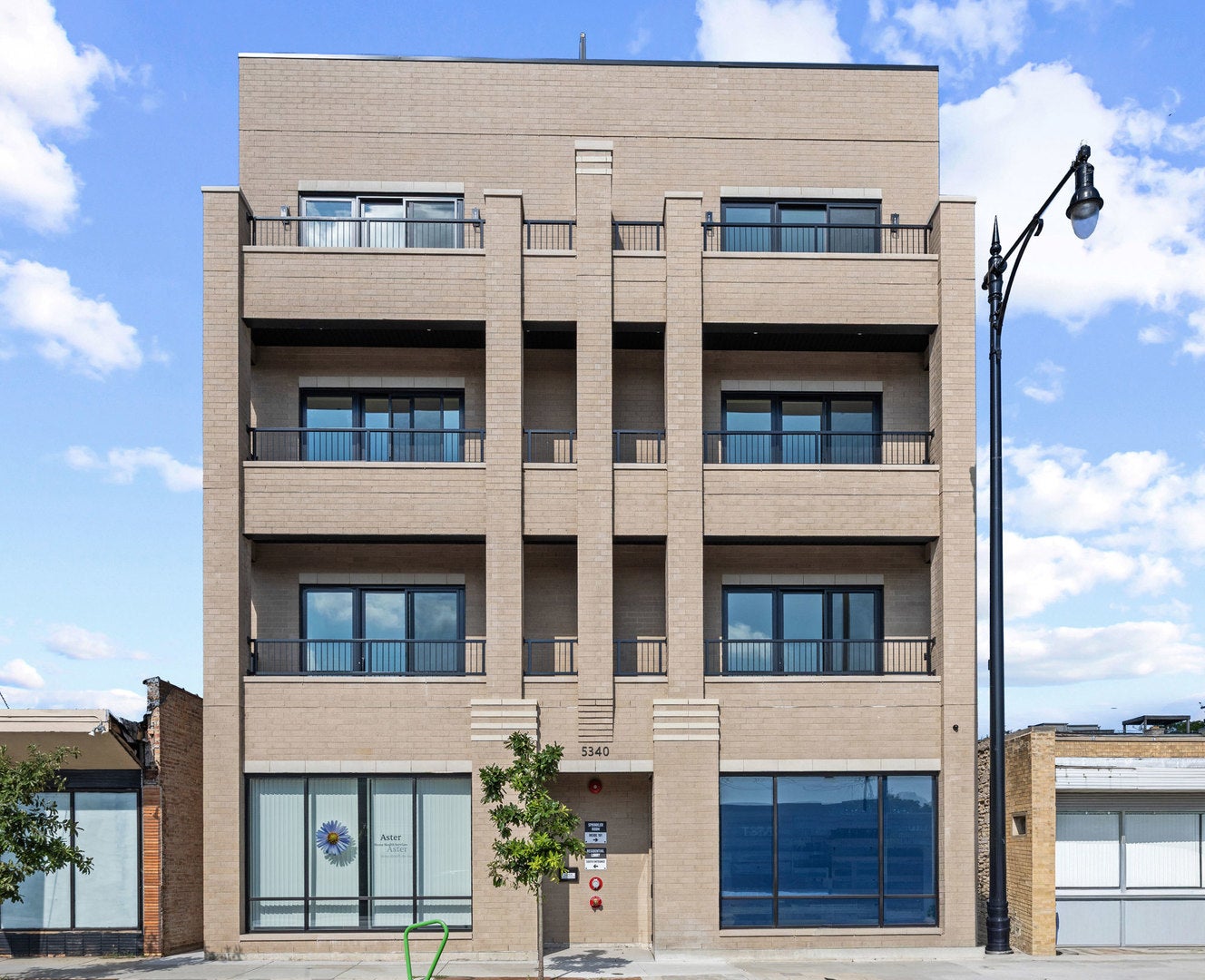 5340 N Lincoln Avenue 203 — photo
