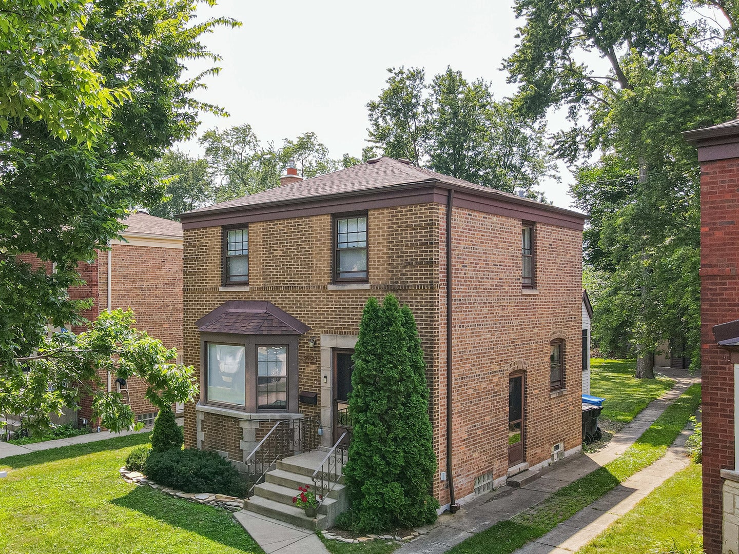 9932 S Maplewood Avenue — photo