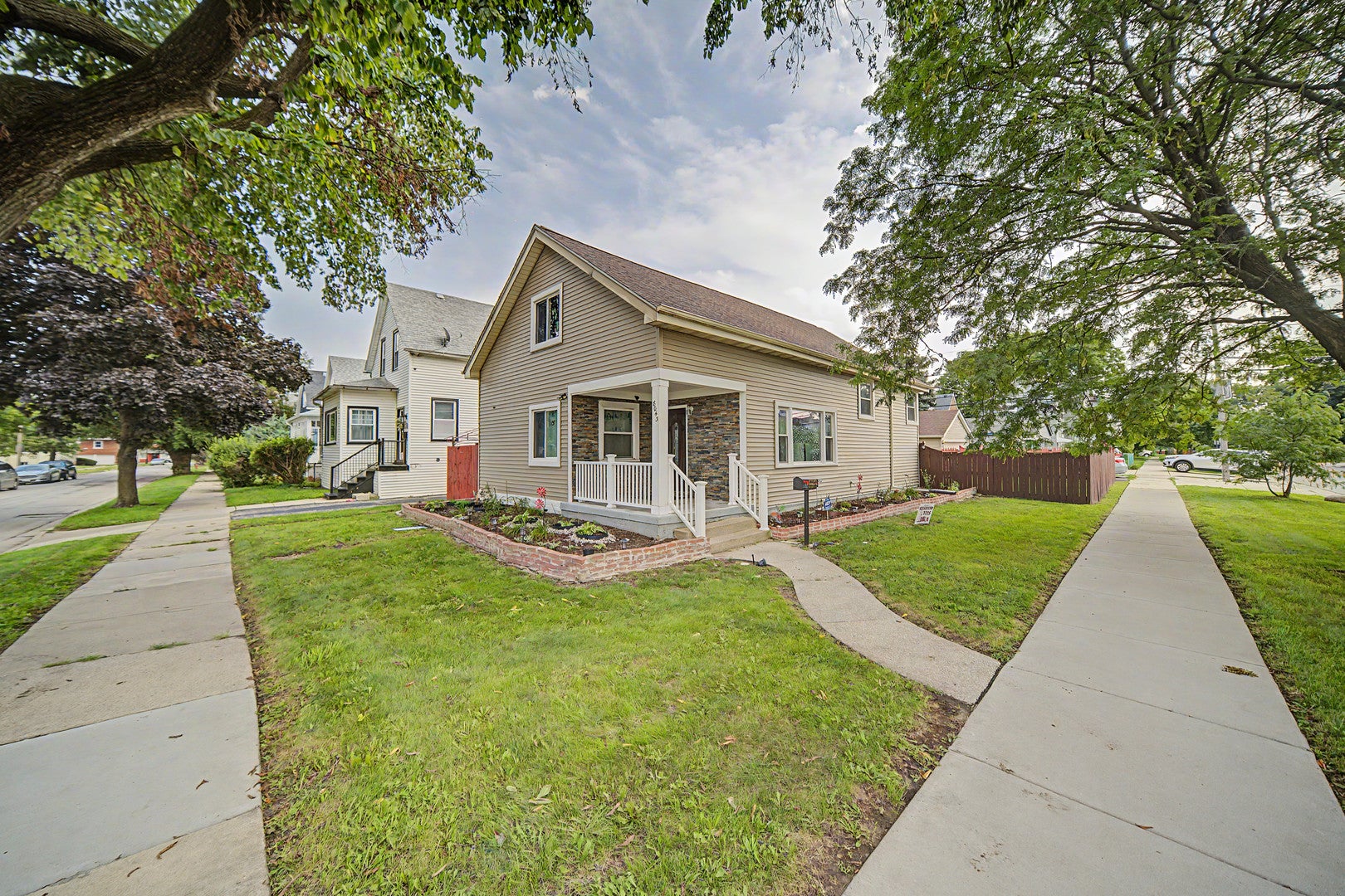 8043 Salisbury Avenue — photo