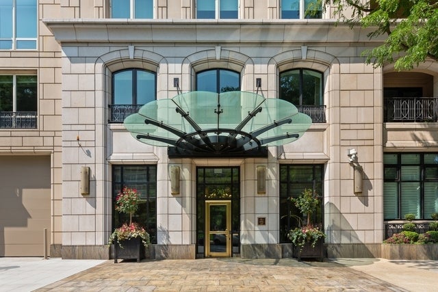 840 N Lake Shore Drive 401-402 — photo