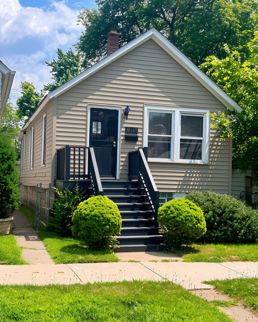 8041 S Woodlawn Avenue — photo