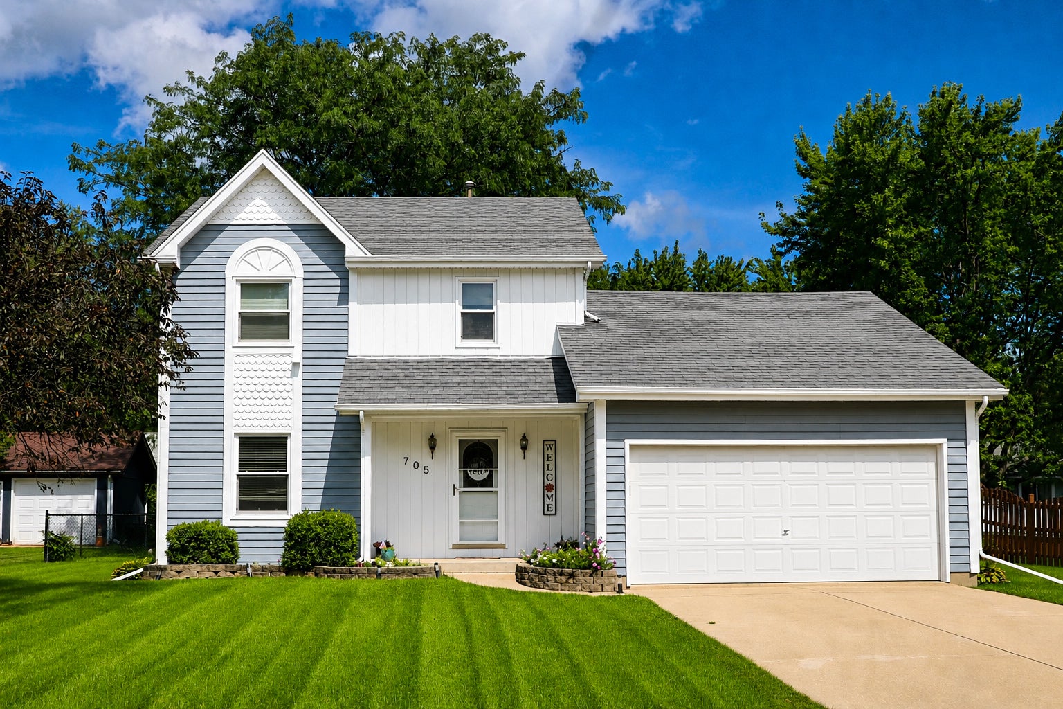 705 E Edgelawn Drive — photo