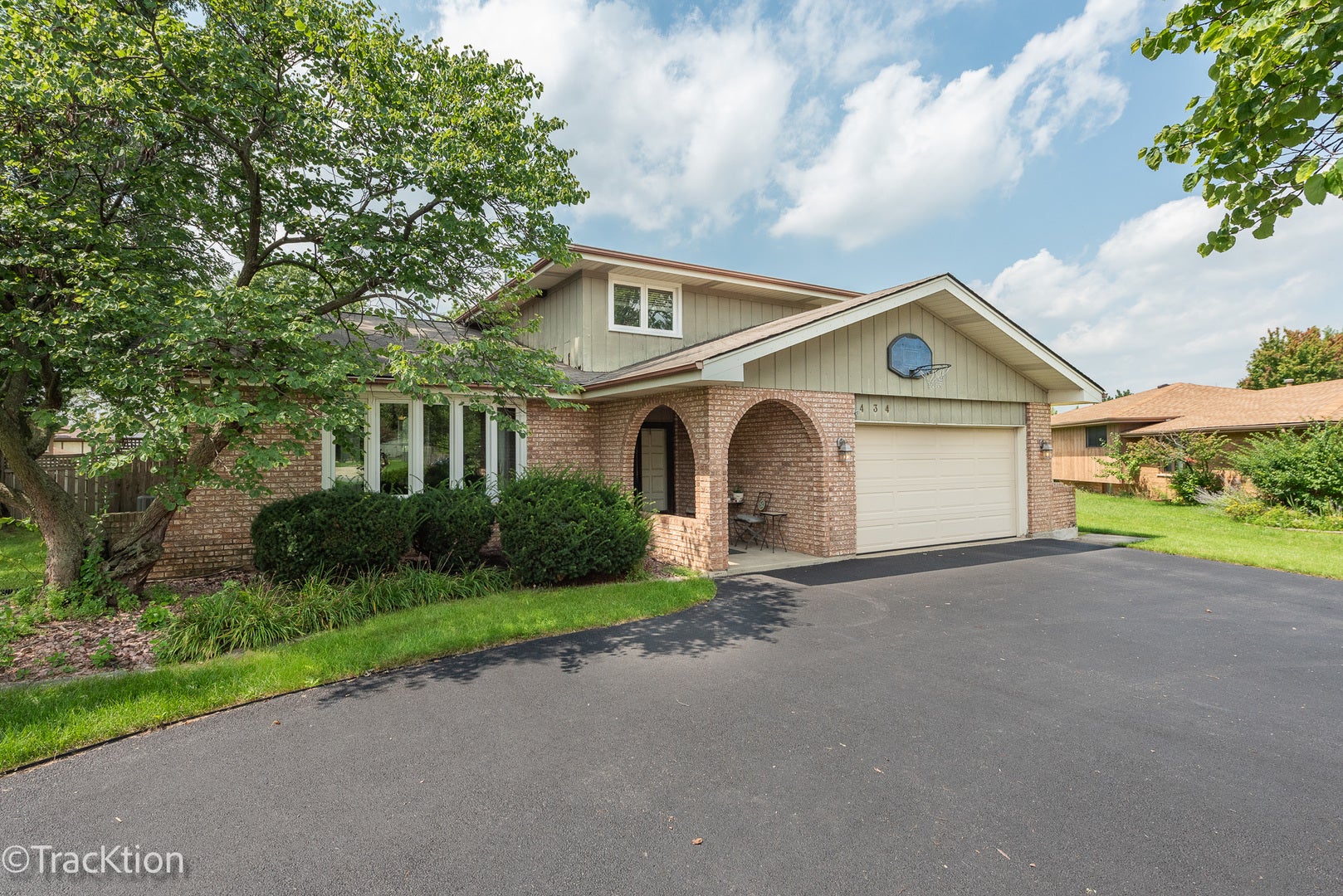 9S434 Allison Court — photo