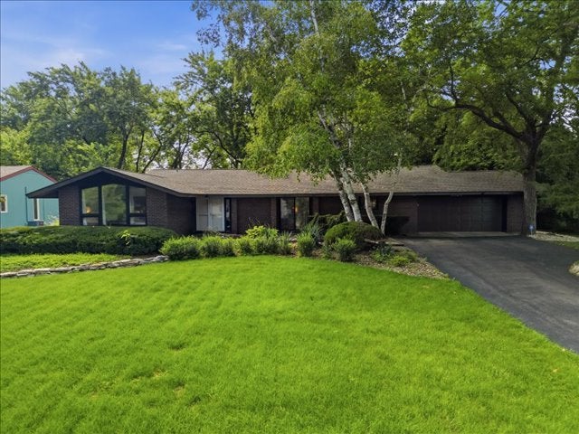1024 Eustace — photo