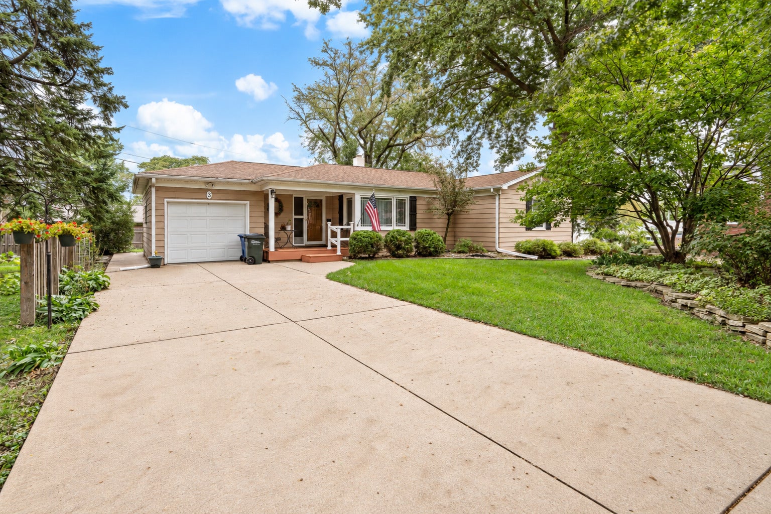 3 Hickory Grove Court — photo
