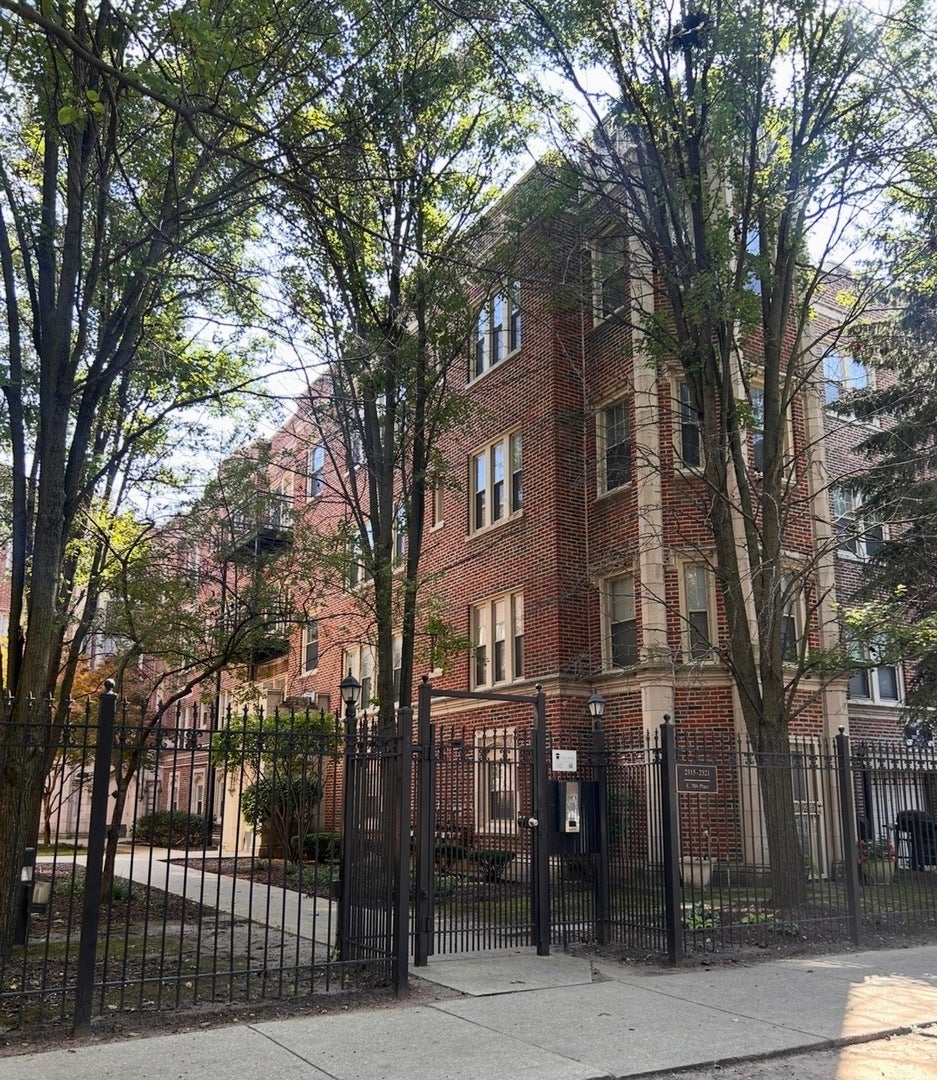 2315 E 70th Place 213 — photo