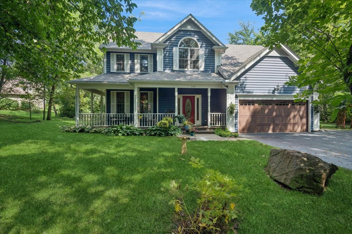 300 White Tail Lane — photo