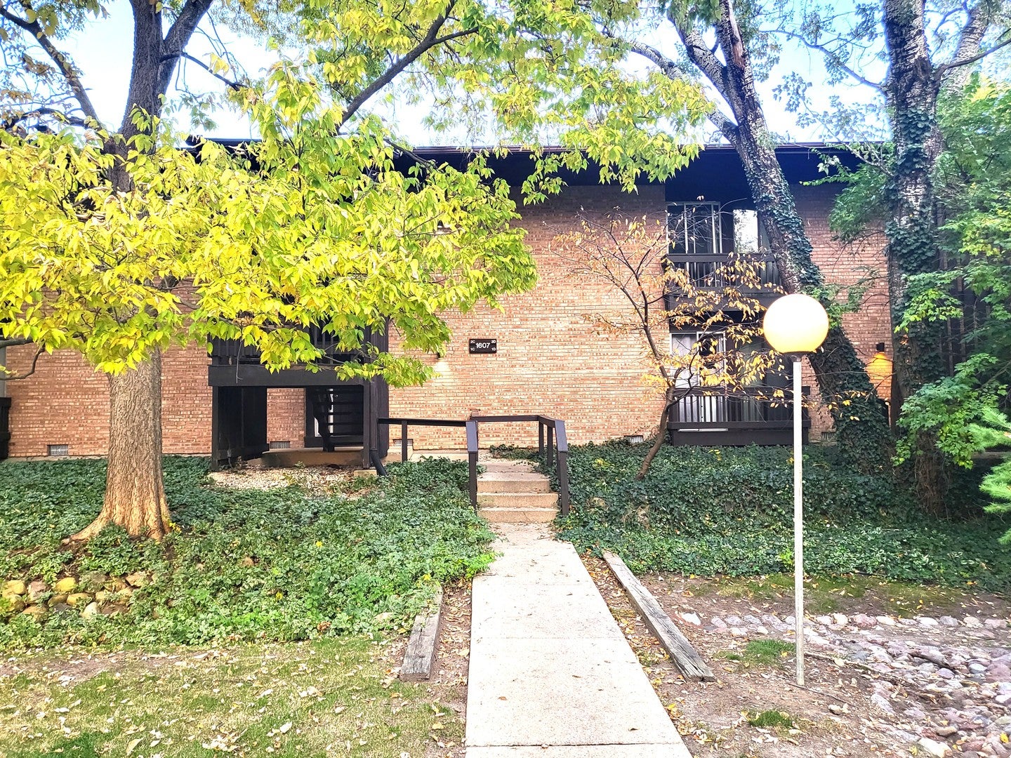 1607 E Maple Terrace 2D — photo