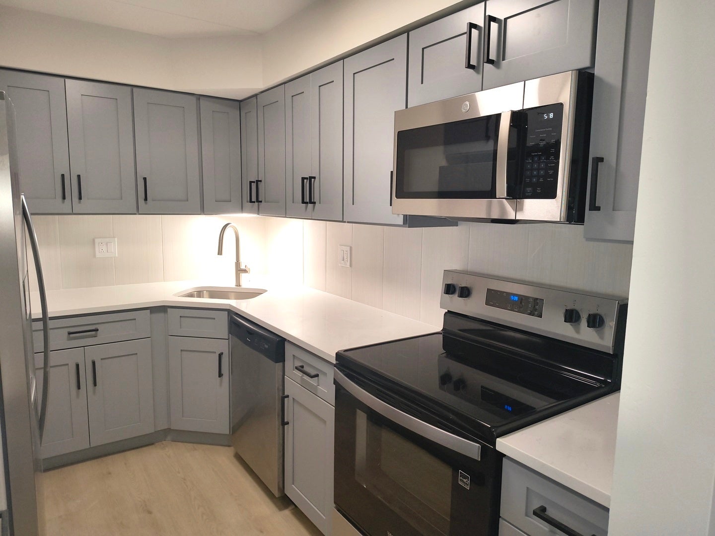 Home in Mount Prospect, IL 60056 — photo 2