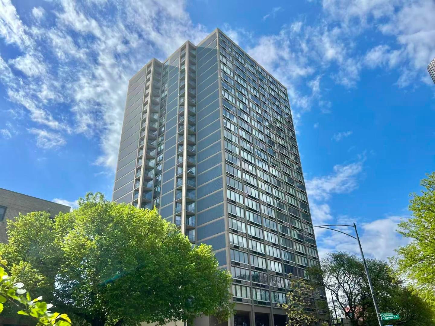 5320 N Sheridan Road 2203 — photo