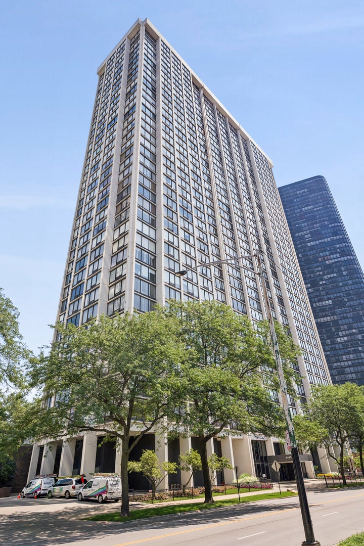 5445 N Sheridan Road 2008 — photo