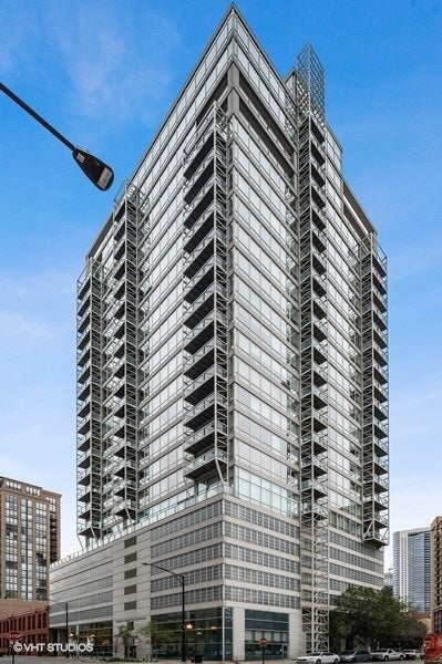 653 N Kingsbury Street 2307 — photo