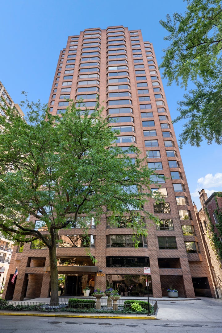 1410 N State Parkway 27B — photo