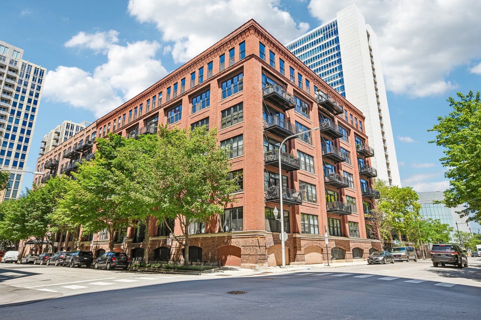 520 W Huron Street 414 — photo