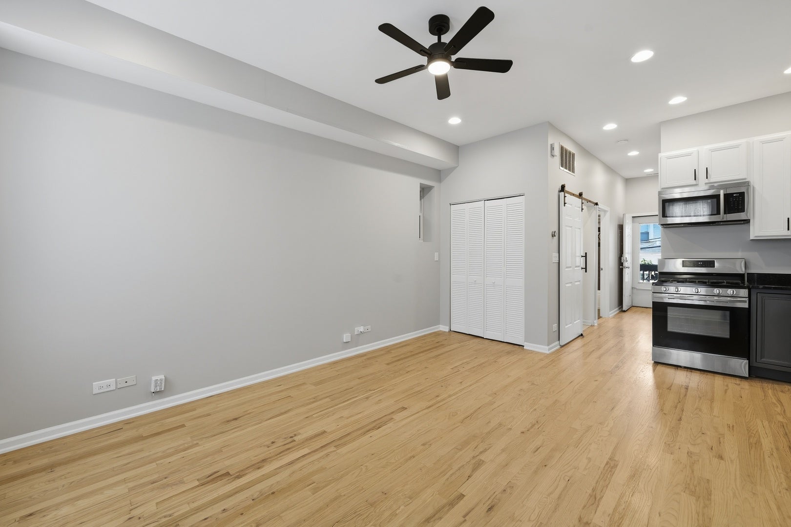 Home in Chicago, IL 60622 — photo 2