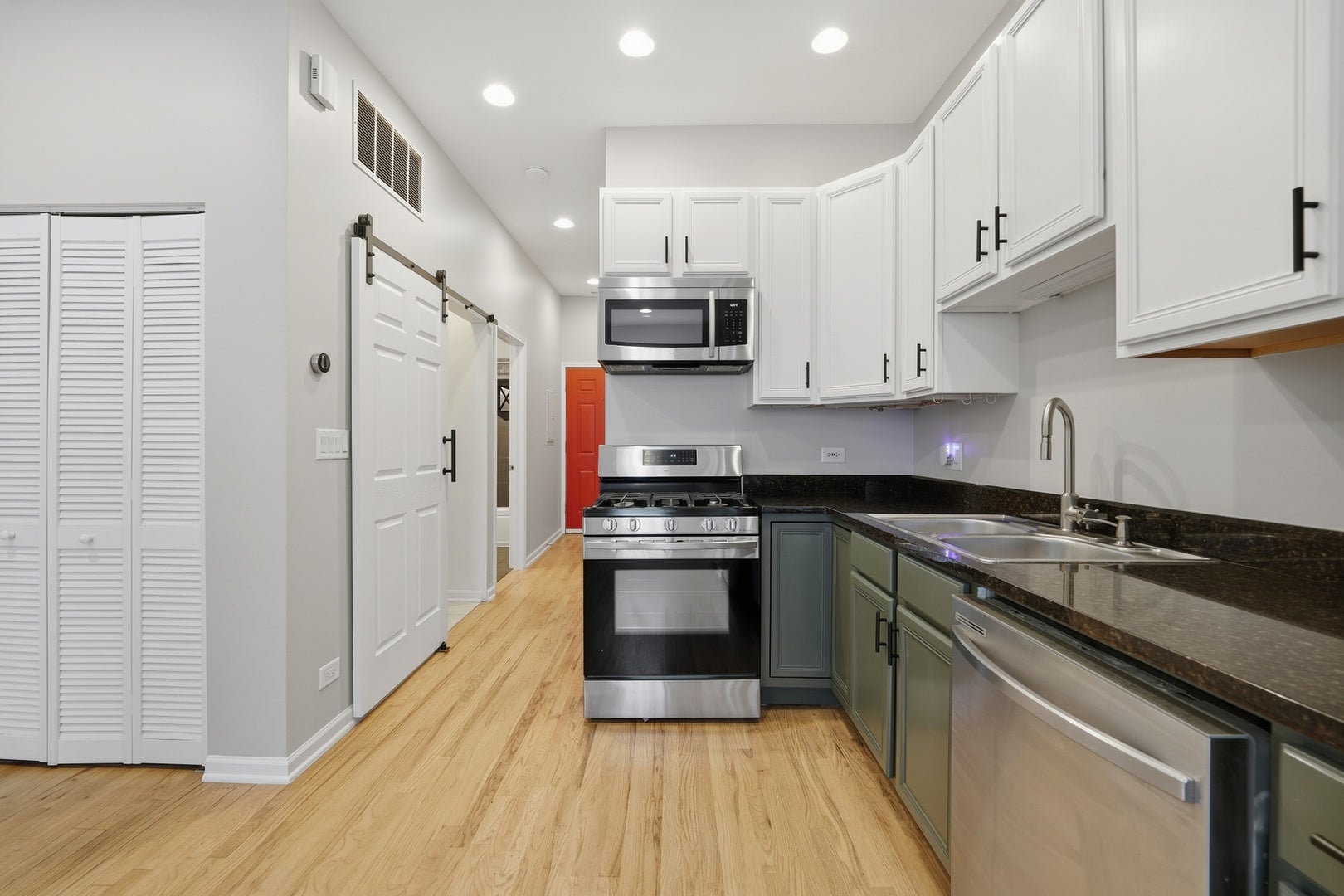 Home in Chicago, IL 60622 — photo 3