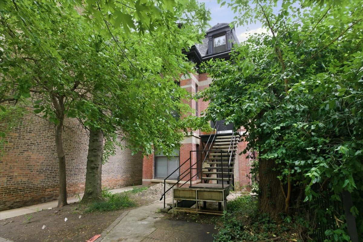 1931 W Evergreen Avenue 2 — photo