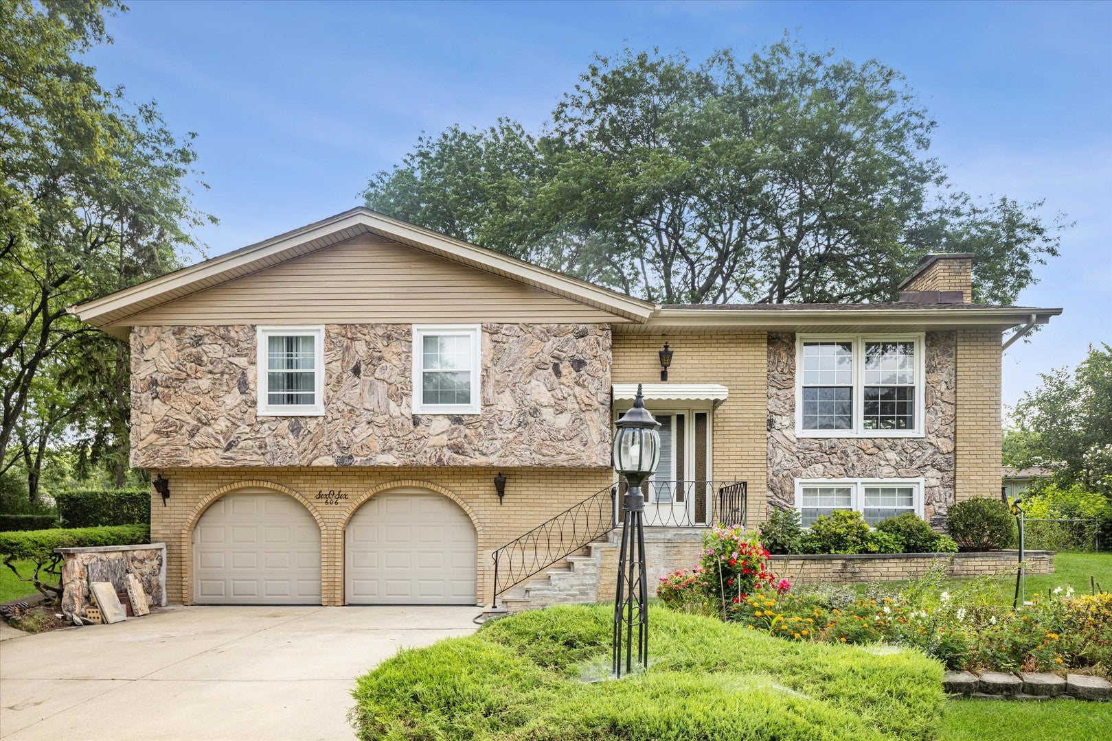 606 Bahama Court — photo