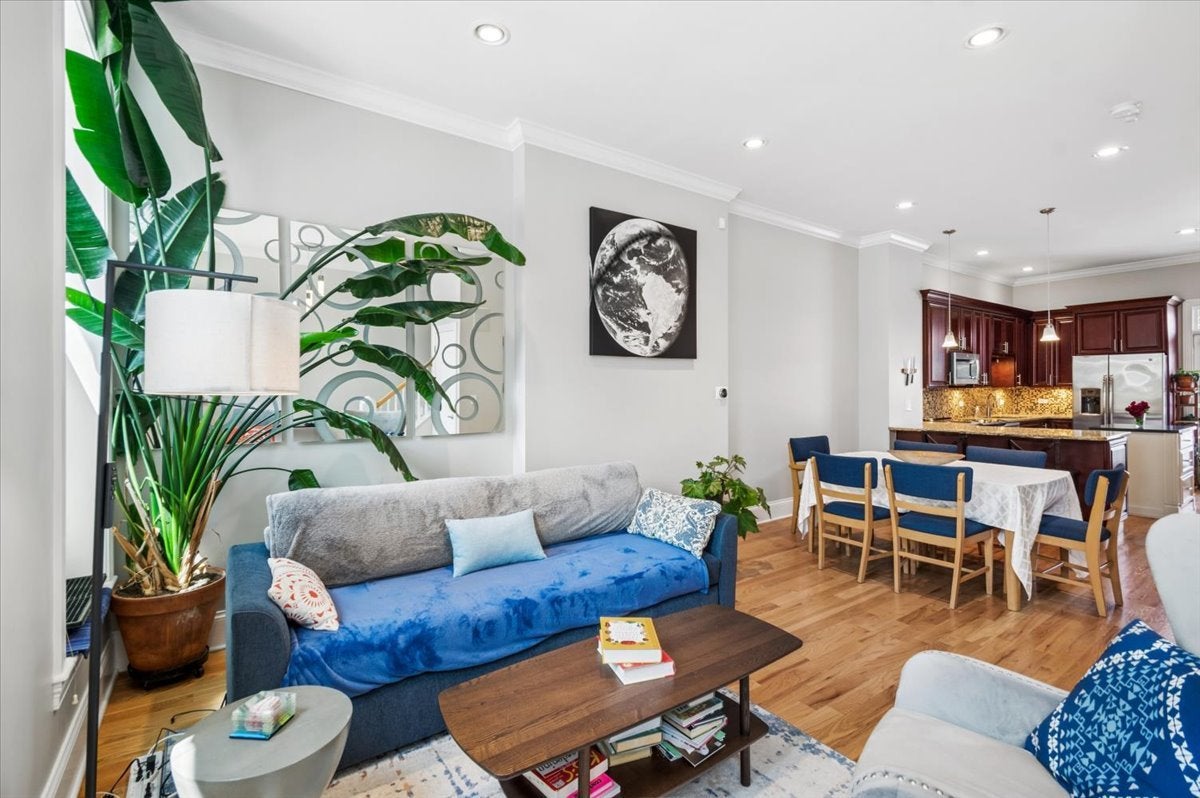 Home in Chicago, IL 60607 — photo 3