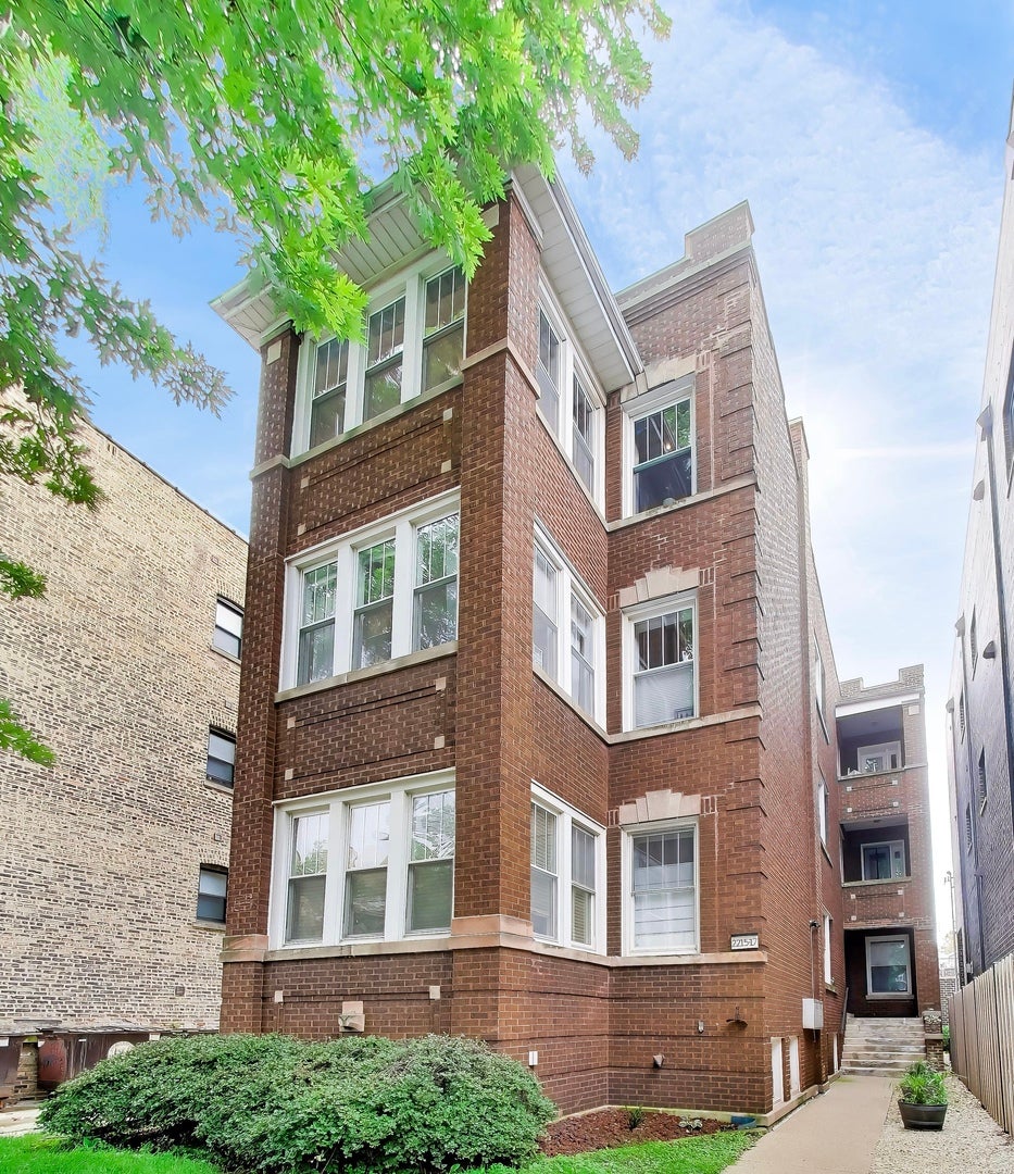 2215 W Foster Avenue 3 — photo