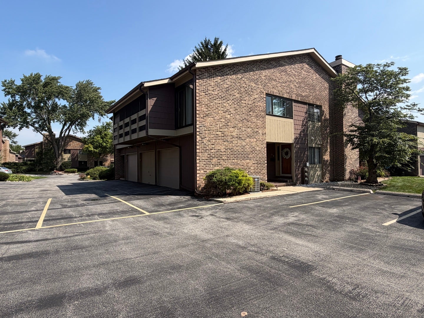 1 W Stonebridge Court 1C — photo