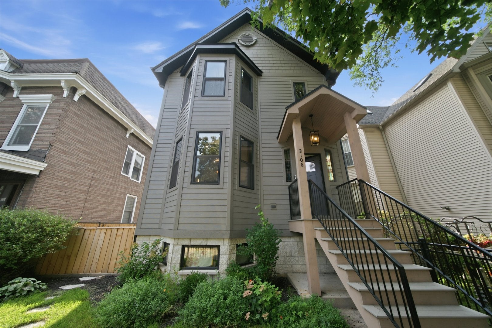 2106 N Campbell Avenue — photo