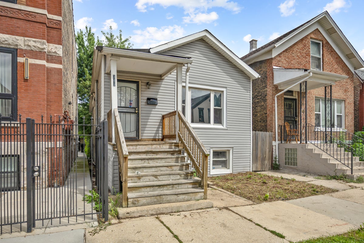 3450 W Walnut Street — photo