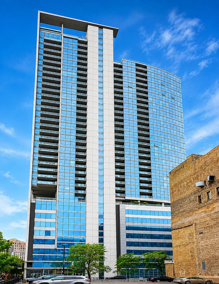 303 W Ohio Street 2902 — photo
