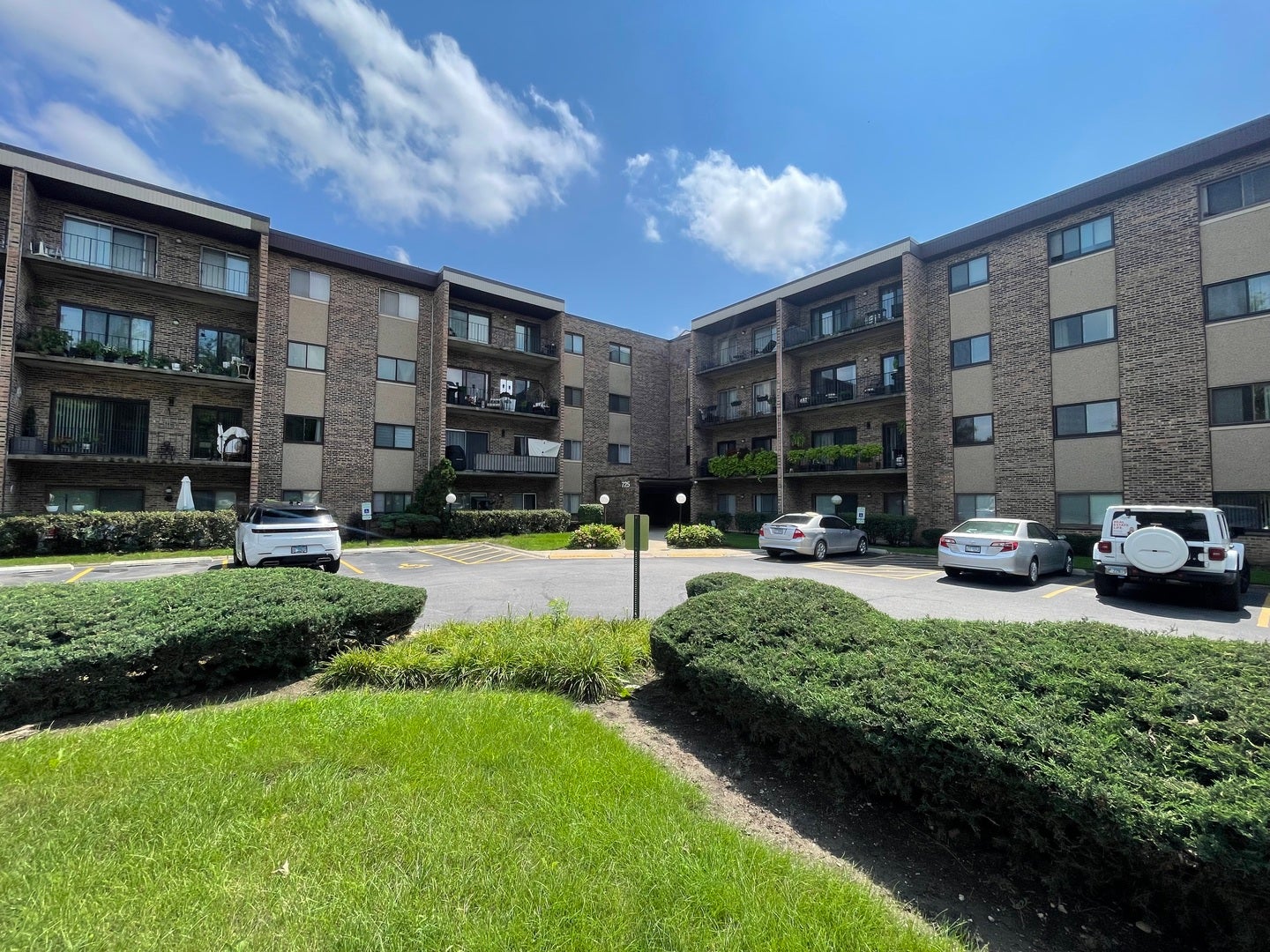 725 W Huntington Commons Road 416 — photo