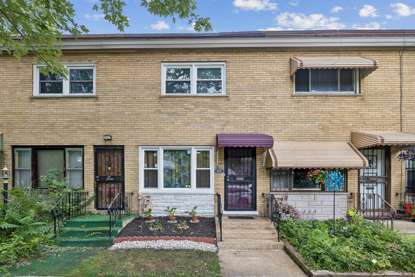 936 E 84th Place a — photo