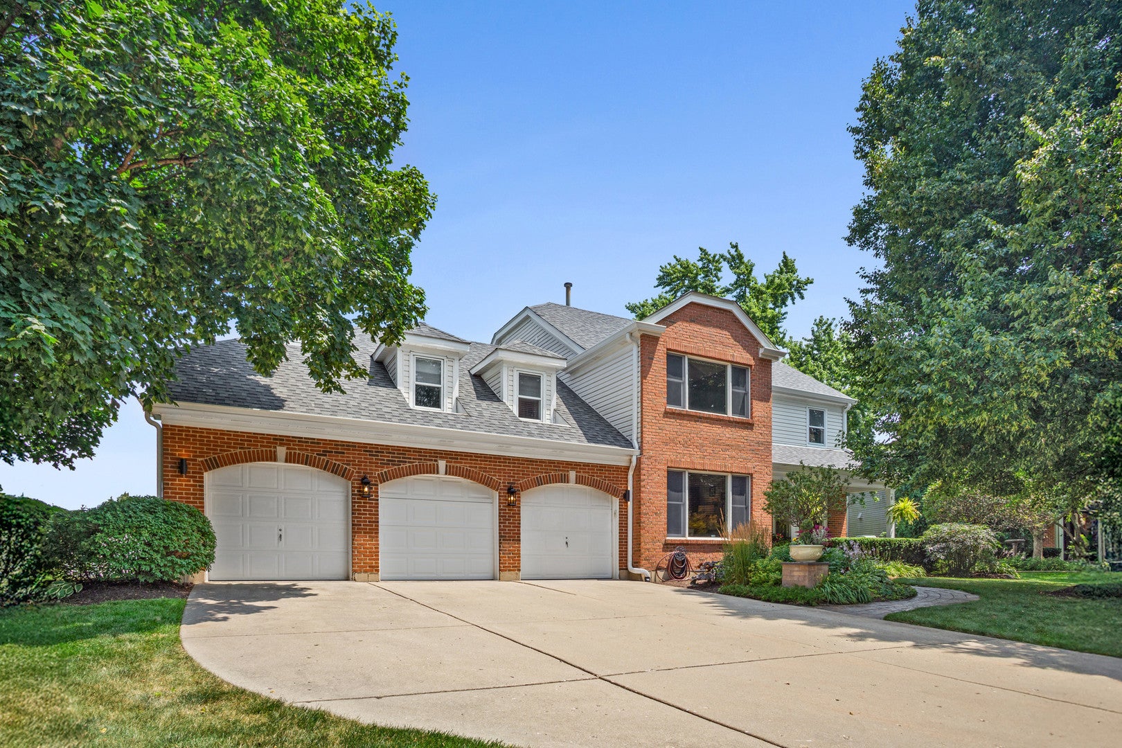 2917 Whispering Oaks Drive — photo