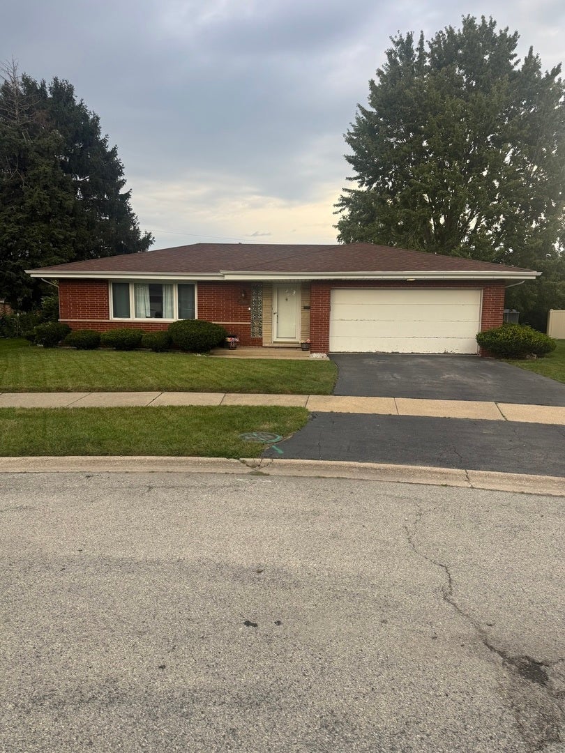 16535 Maple Court — photo