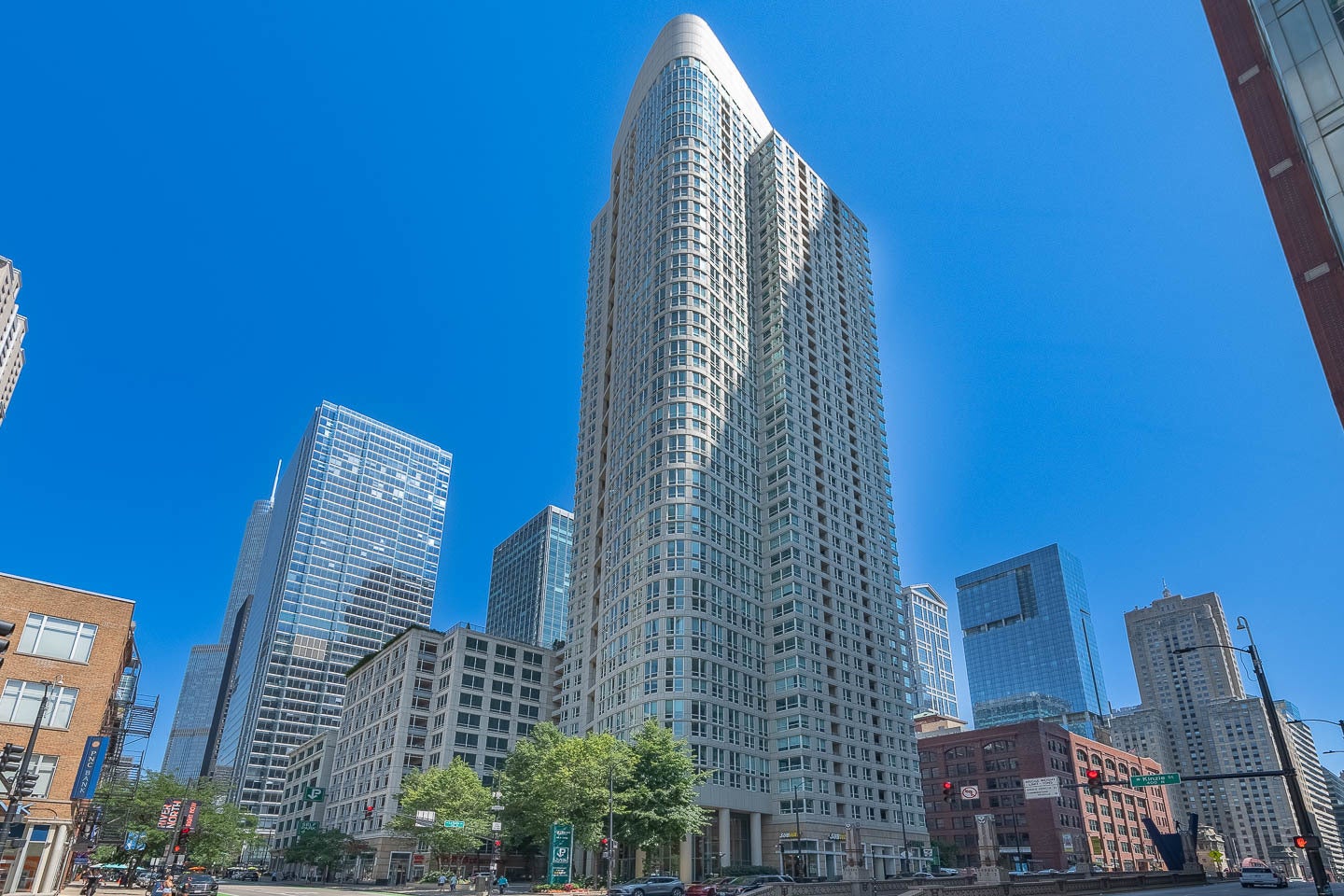 345 N La Salle Drive 2607 — photo