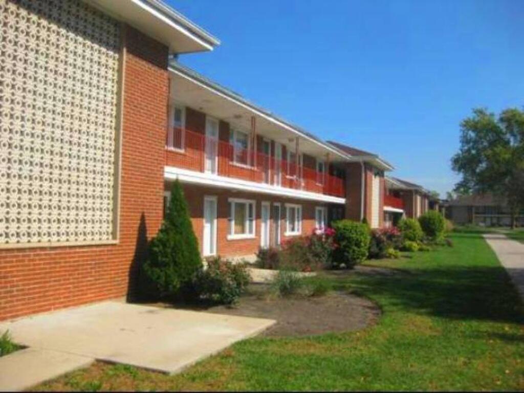 1113 Holiday Lane 6 — photo