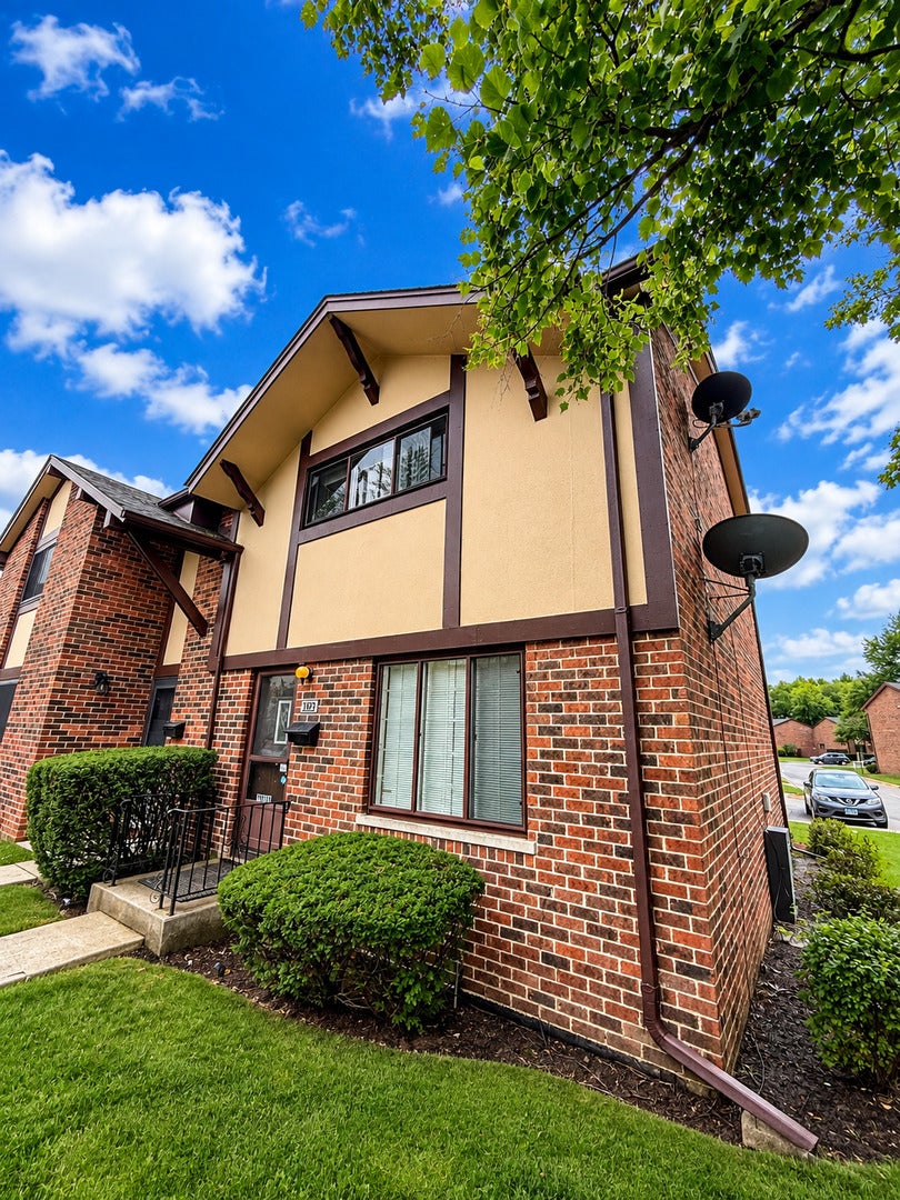 18W123 Kirkland Lane — photo