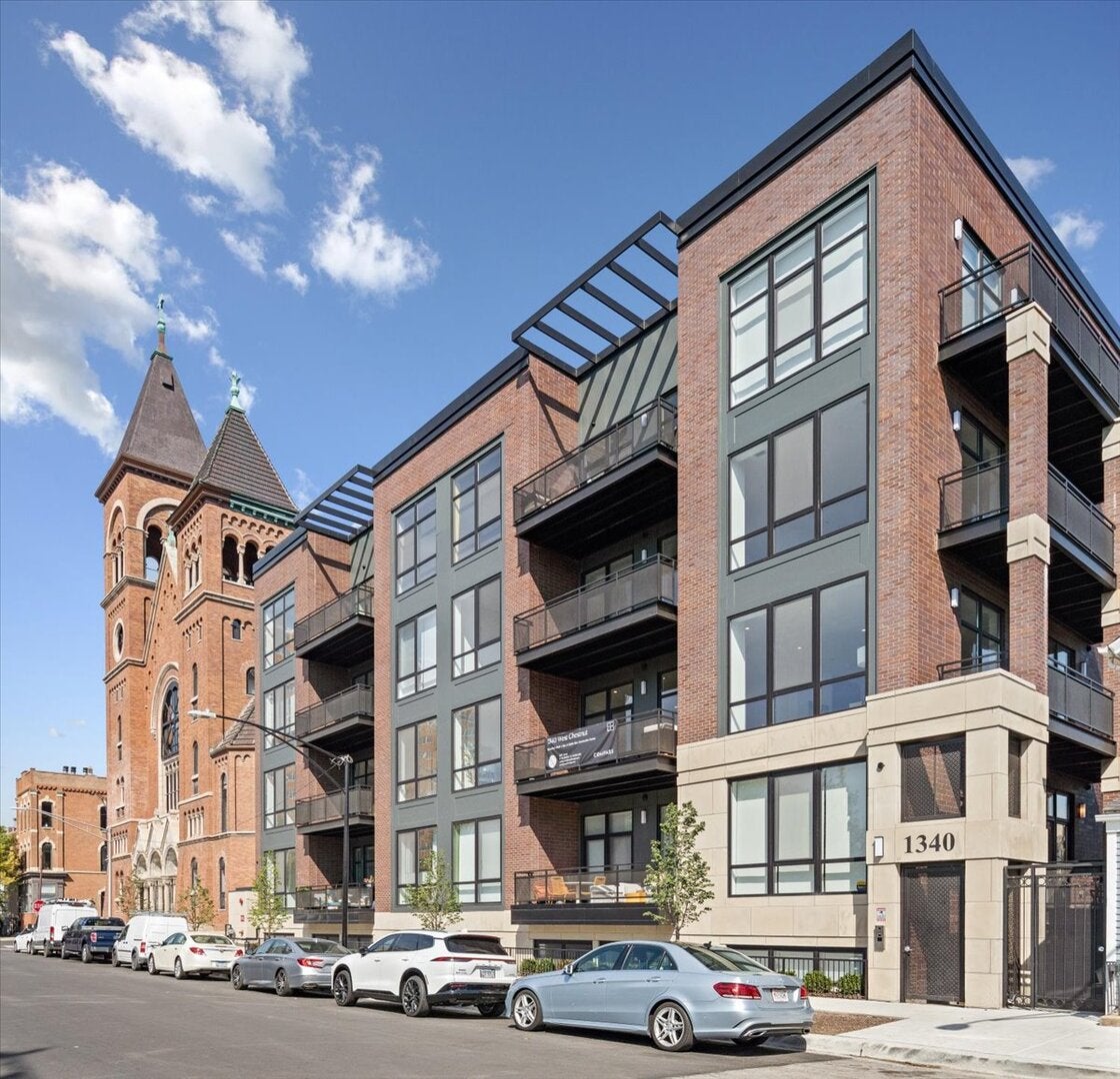 1340 W Chestnut Street 401 — photo