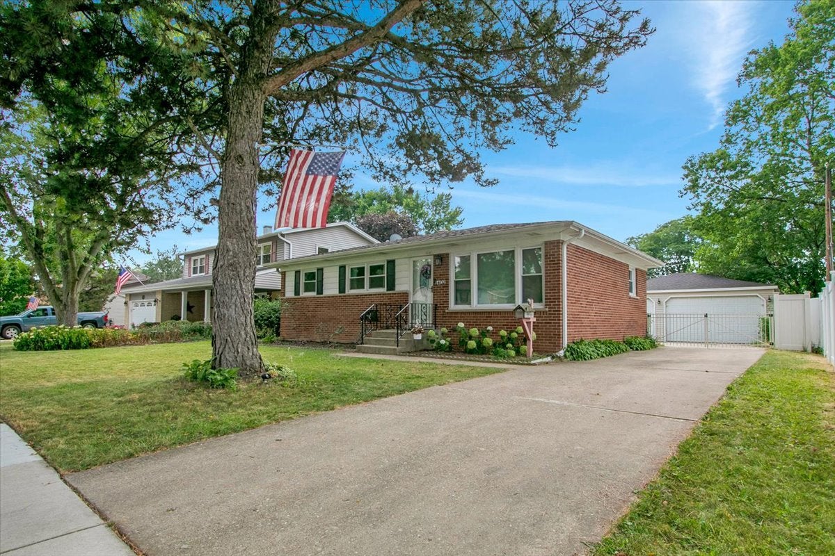 1402 S Robert Drive — photo
