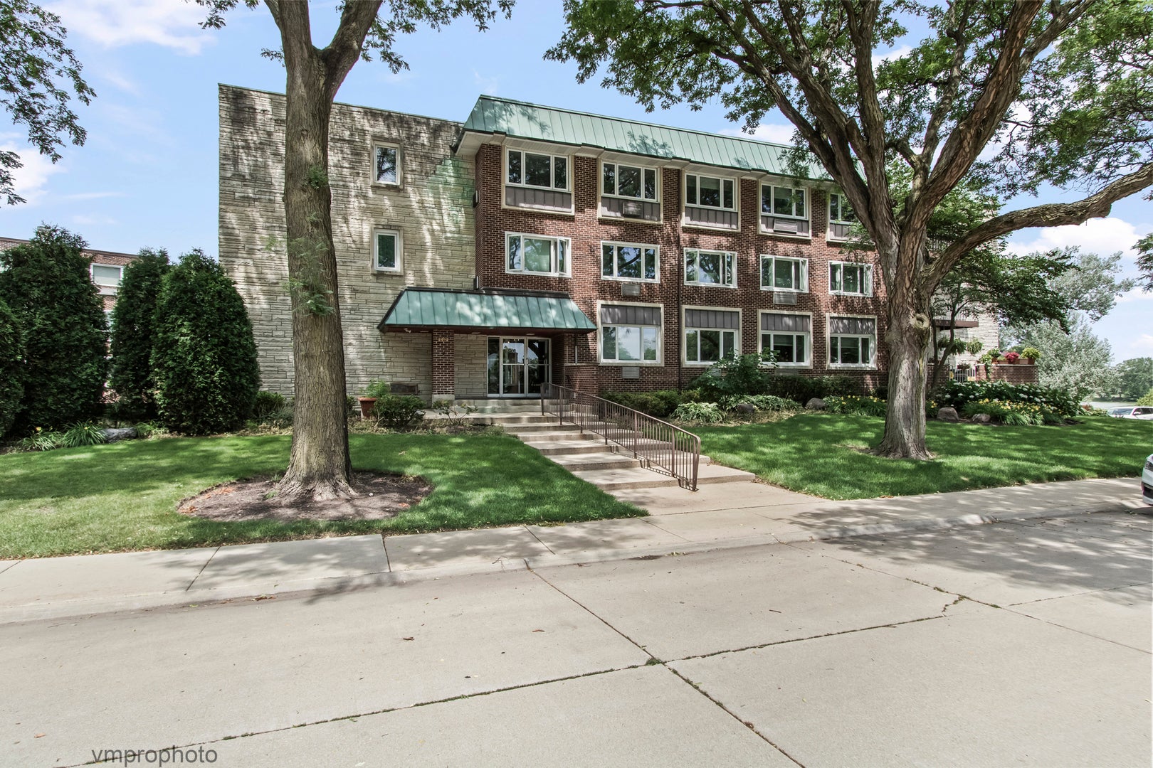 2812 E Bel Aire Drive 303 — photo