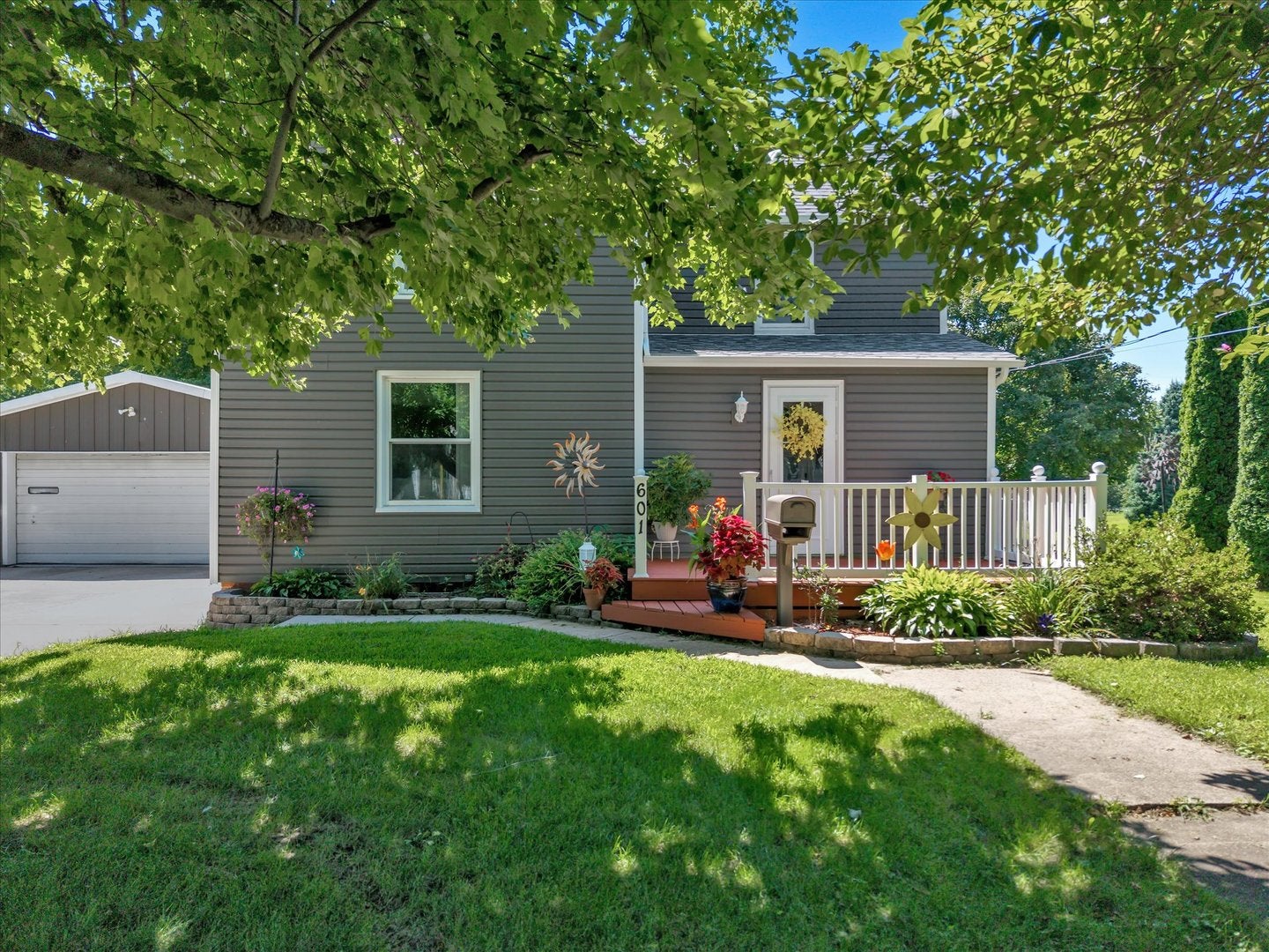 601 W Court Street — photo