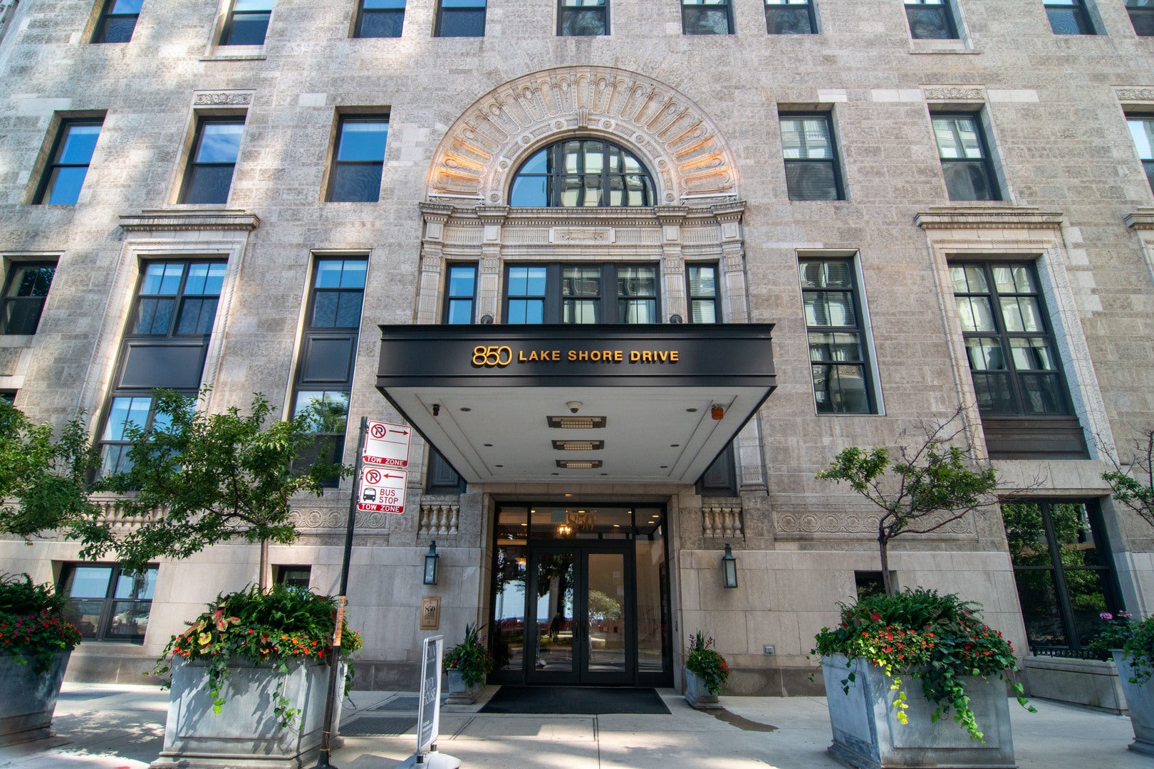 850 N Lake Shore Drive 210 — photo