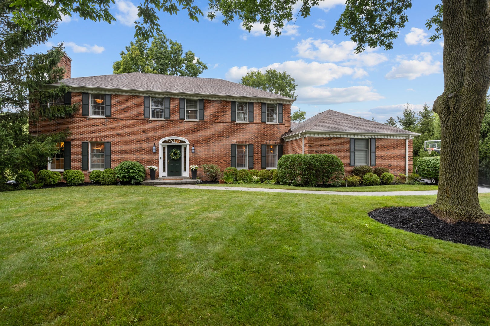 130 W Blackthorn Lane — photo