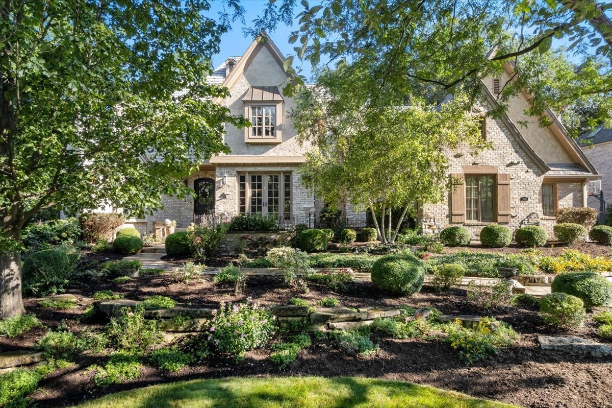 3202 Royal Fox Drive — photo