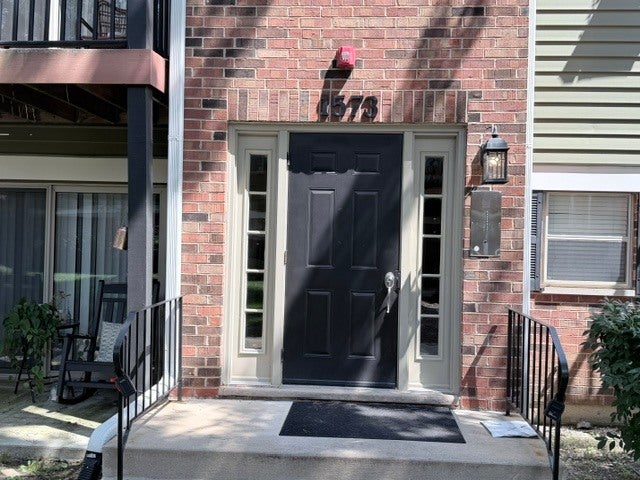 1573 Raymond Drive 102 — photo