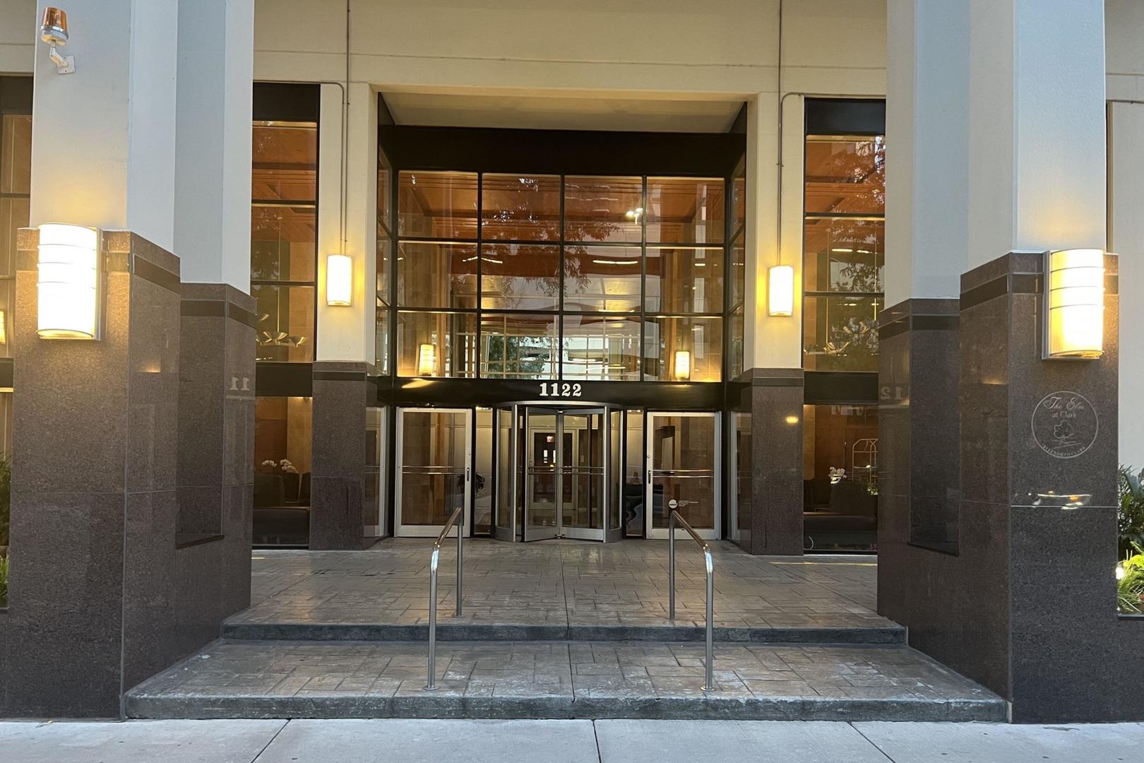 1122 N Clark Street 3606 — photo