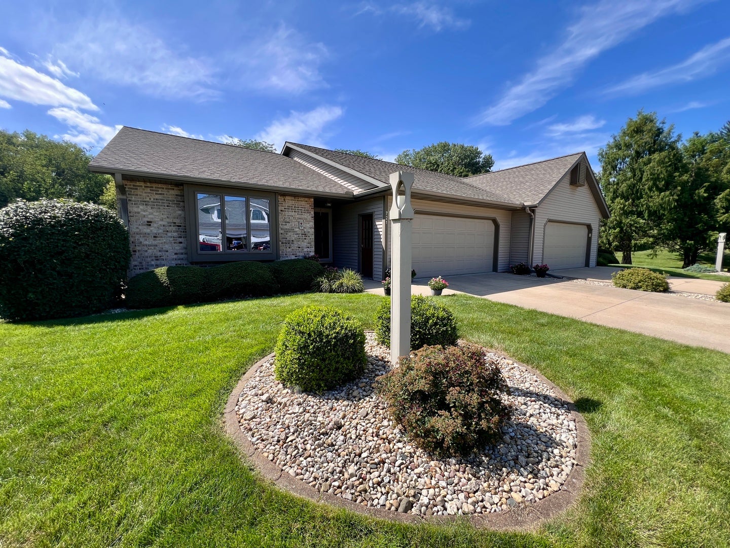 721 Valley View Drive — photo