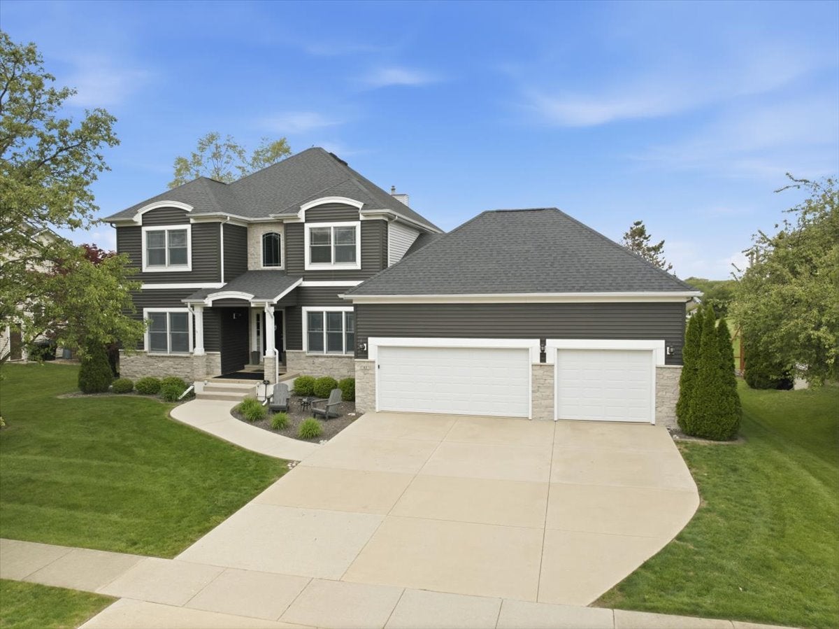 41 Pebblebrook Court — photo