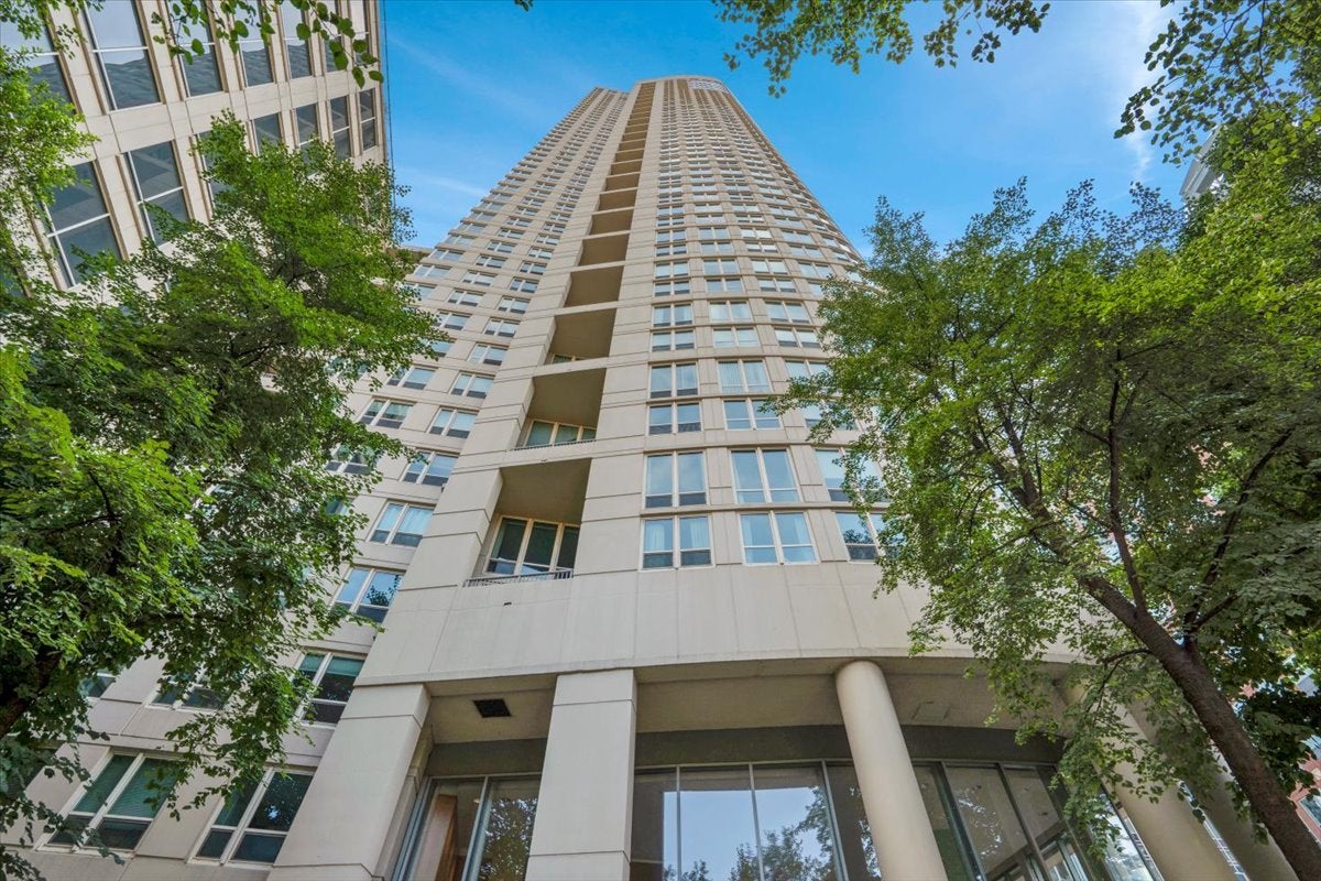 345 N La Salle Drive 3604 — photo
